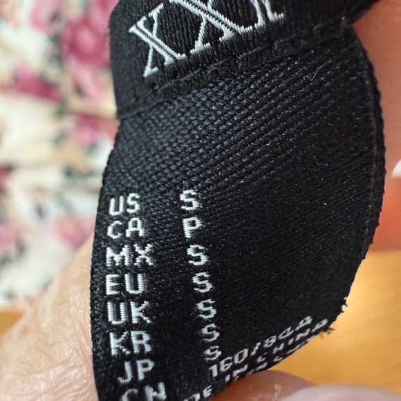 Floral Sleeveless Top - Pink and White - Picture 4 of 6